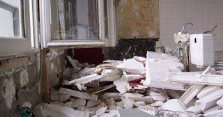 Демонтаж хрущевки в Сызрани - удаление старых полов и стен по выгодной цене от 1726 рублей.